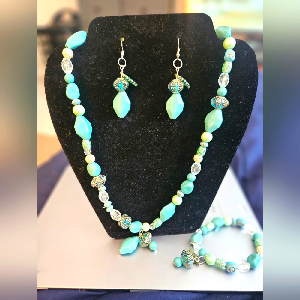 Beautiful  Turquoise necklace set